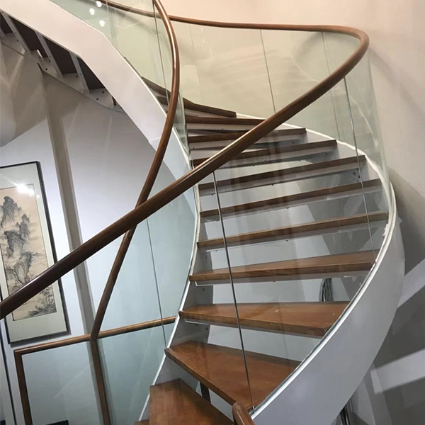 霸州楼梯厂家：家庭玻璃楼梯有什么特点？